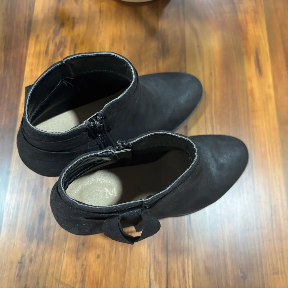 Black Distressed Round Toe Vegan Ankle Baddie Bootie Size 7